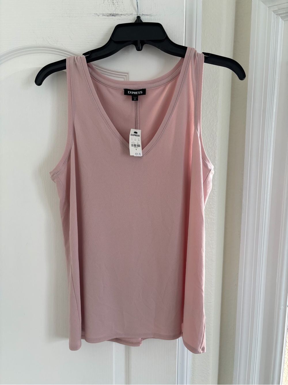 Women’s Express Blush Pink V-Neck Tank. New with tags.